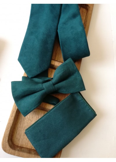 Абитуриентски комплект за бал в тъмно зелено, вратовръзка кърпичка за сако и папийонка от велур