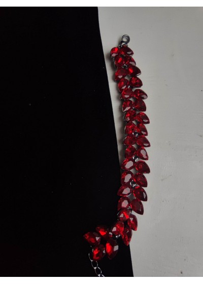 Гривна с белгийски кристали цвят рубинено червено - Ruby Leaves