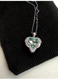 Нежно дамско колие сърце с инкрустиран кристал цвят светло зелено Аквамарин- подарък за любимата жена