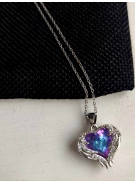 Нежно дамско колие сърце с инкрустиран кристал цвят люляково лилав сапфир- подарък за любимата жена