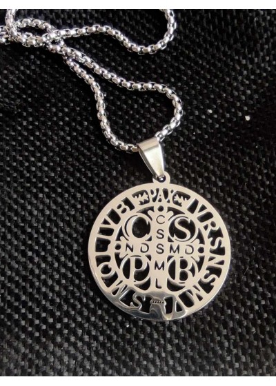 Медальон на Свети Бенедикт в сребърно