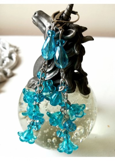 Нежни официални обици от кристали в цвят тюркоаз от серия Blue Bell by Rosie