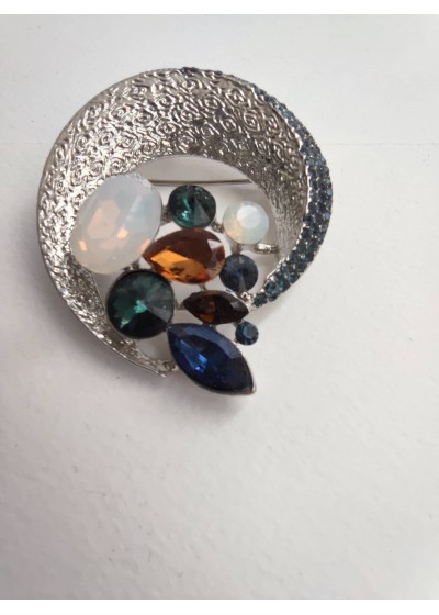Елегантна брошка с кристали Сваровски в тъмно синьо, лунен камък и кафяв кехлибар