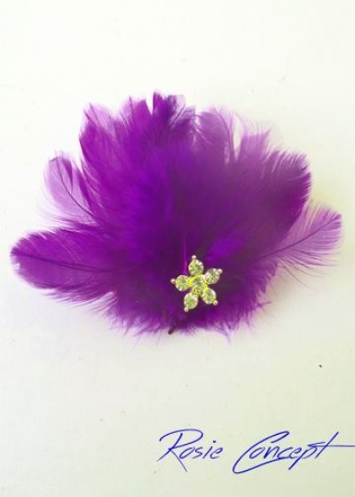 Дизайнерски ръчно изработени брошки - украса за коса с пера и кристали цвят лилаво Purple Bird
